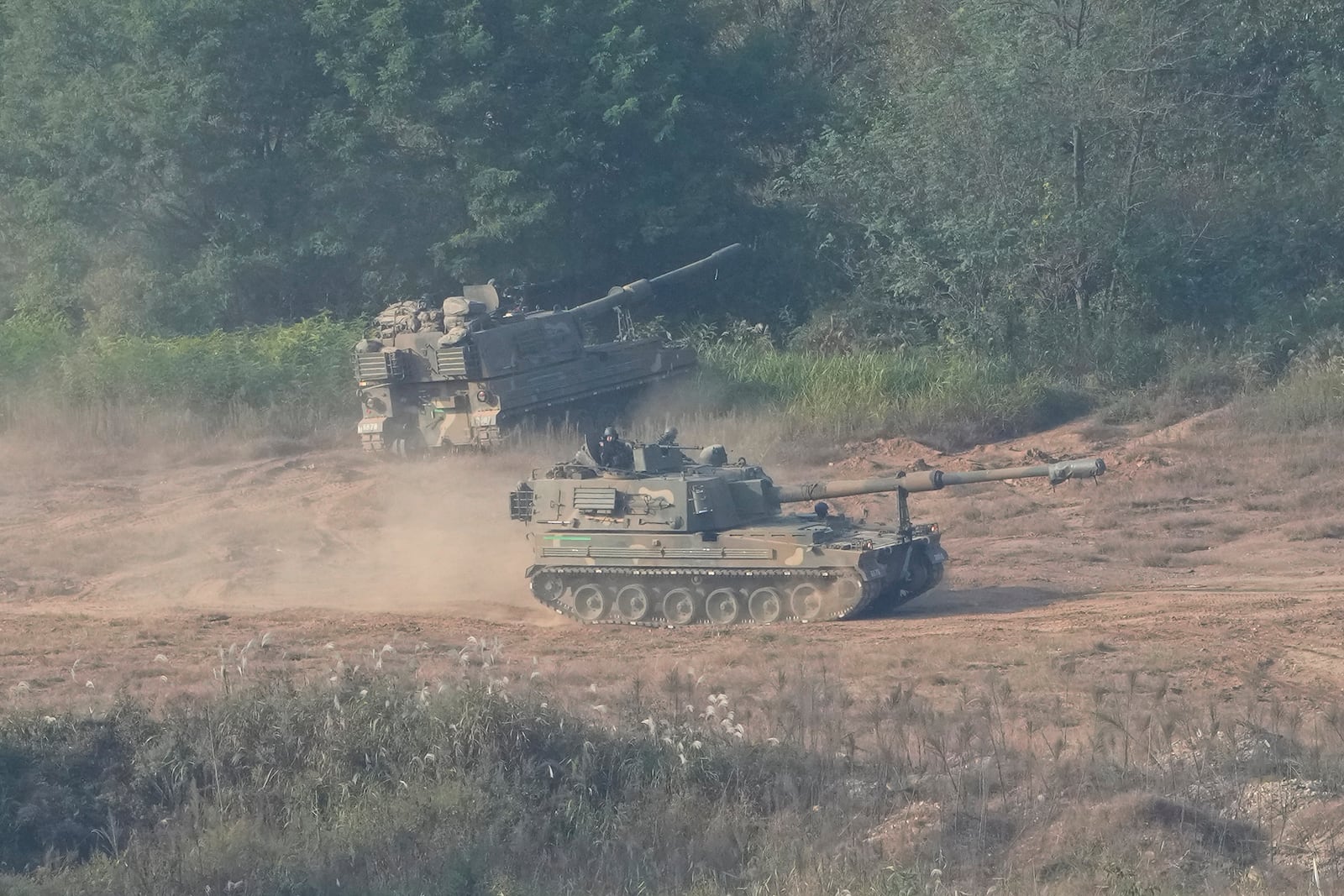 A South Korean army K-9 self-propelled howitzer moves in Paju, South Korea, near the border with North Korea, Thursday, Oct. 17, 2024. (AP Photo/Ahn Young-joon)