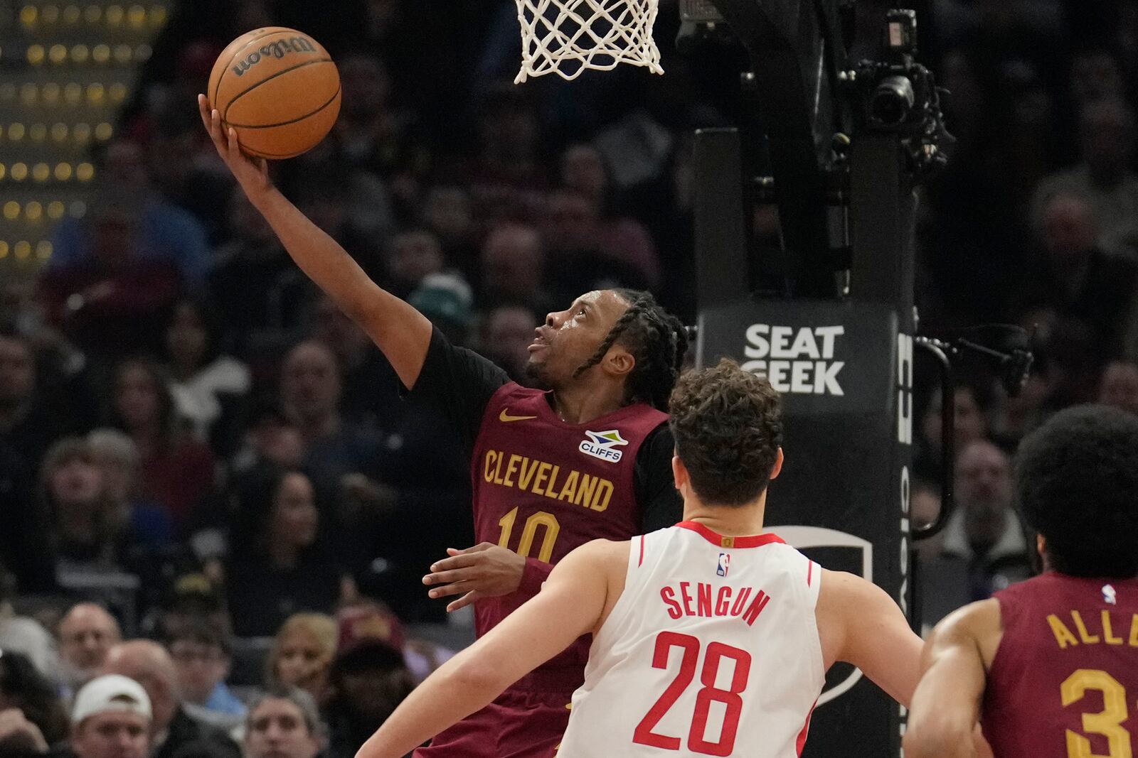 Cleveland Cavaliers guard Darius Garland (10) shoots in front of Houston Rockets center Alperen Sengun (28) in the first half of an NBA basketball game, Saturday, Jan. 25, 2025, in Cleveland. (AP Photo/Sue Ogrocki)