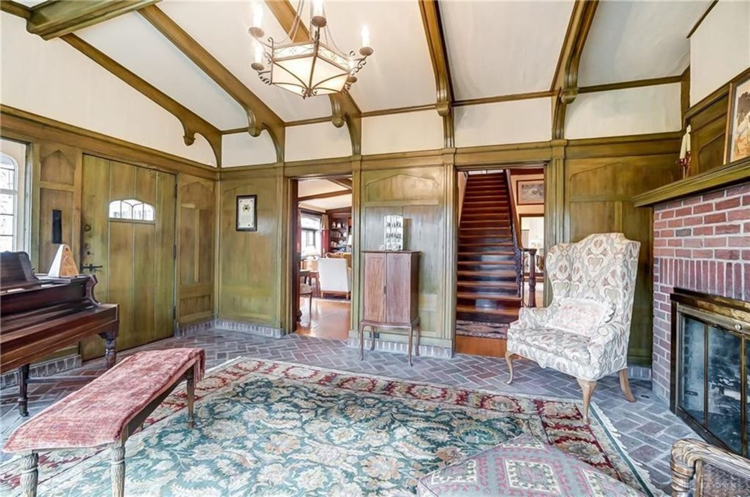 PHOTOS: $1M Oakwood manor on the market