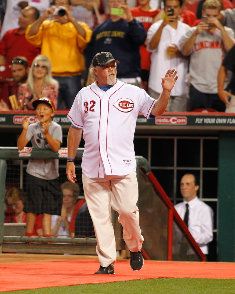 Reds honor Hall of Famers