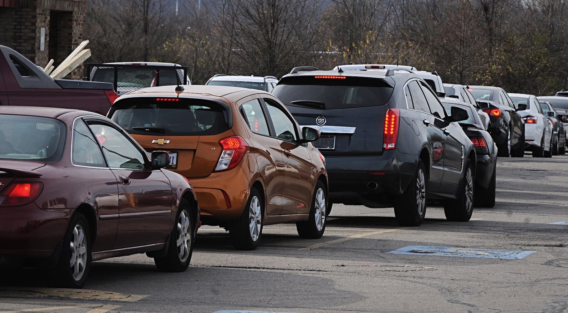 Free turkey giveaway attracts lot full of cars