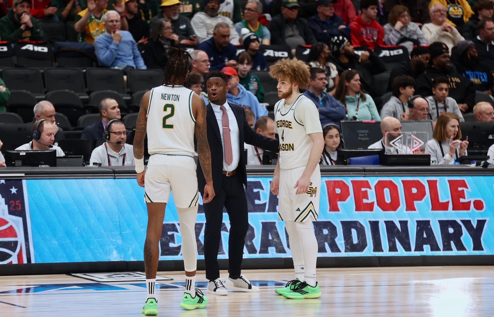 George Mason's Tony Skinn, center, talks to players during a game against George Washington in the first half in the quarterfinals of the Atlantic 10 Conference tournament on Thursday, March 13, 2025, at Capital One Arena in Washington, D.C. David Jablonski/Staff