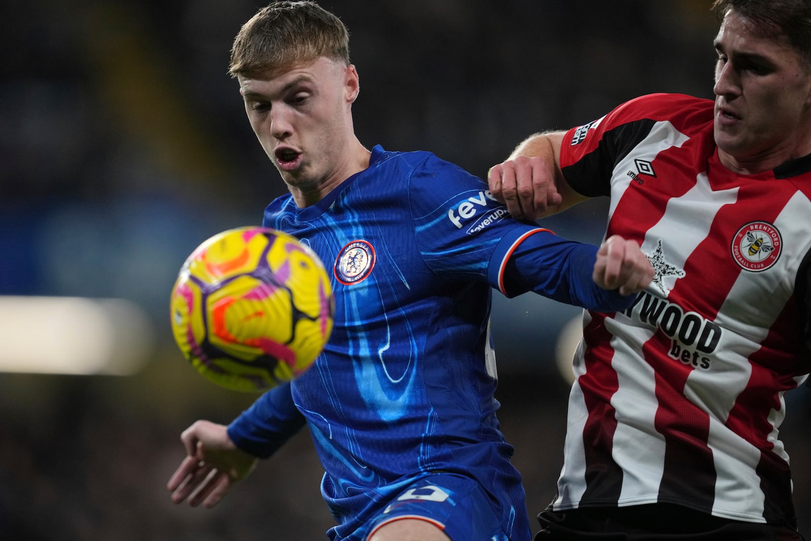 Chelsea's Cole Palmer, left, vies for the ball with Brentford's Yehor Yarmolyuk during the English Premier League soccer match between Chelsea and Brentford at Stamford Bridge in London, Sunday, Dec. 15, 2024. (AP Photo/Kin Cheung)