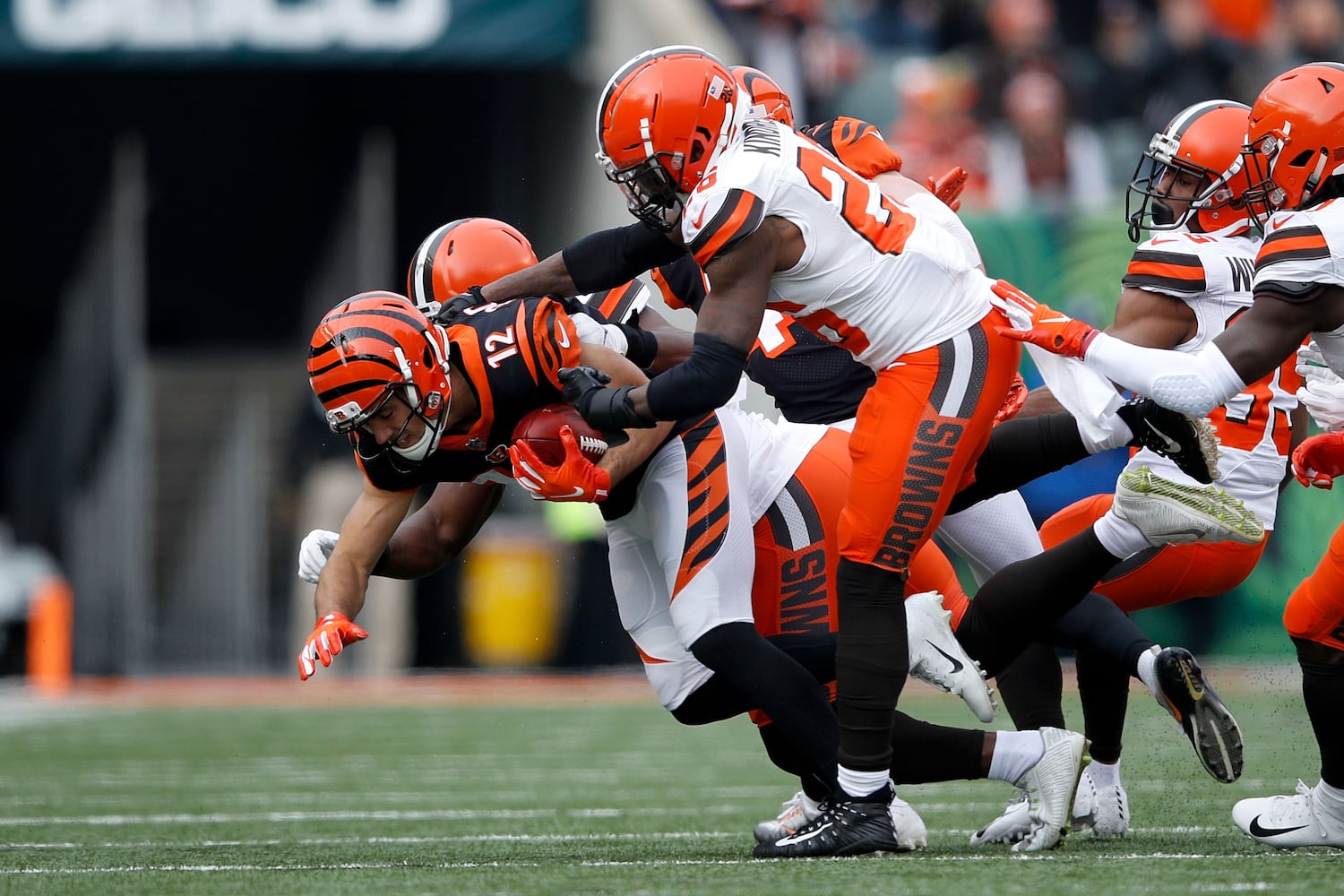 PHOTOS: Browns snap 25-game road losing streak with win over Bengals