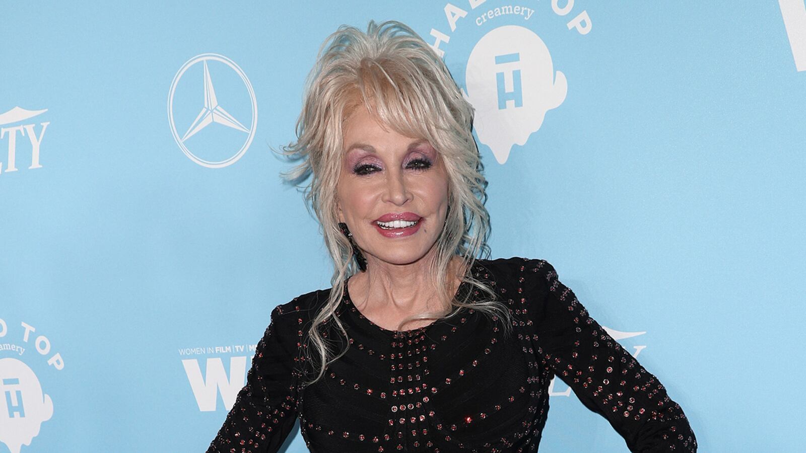 Dolly Parton has removed the word "dixie" from her Dolly Parton’s Dixie Stampede dinner show.