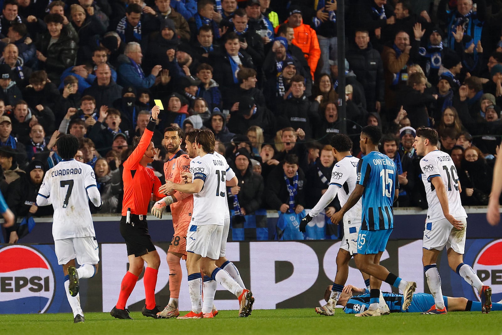 The referee shows the yellow card to the Atalanta's Isak Hien during the Champions League playoff first leg soccer match between Club Brugge and Atalanta at the Jan Breydel Stadium in Bruges, Belgium, Wednesday, Feb. 12, 2025. (AP Photo/Geert Vanden Wijngaert)