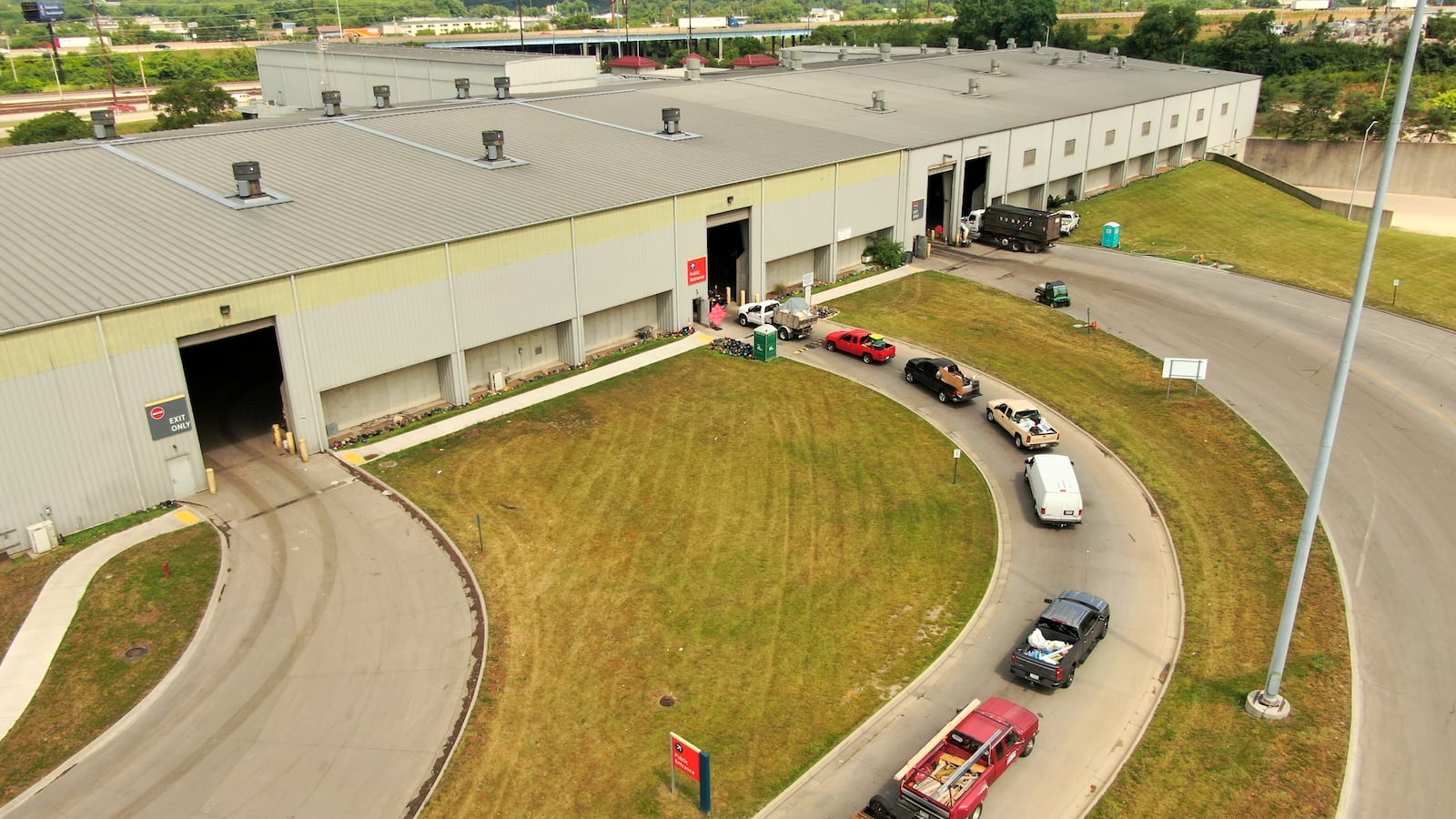 A Rumpke truck on the top driveway and and cars and trucks wait to enter the Montgomery County Solid Waste District transfer facility in Moraine. Courtesy of MCSWD.