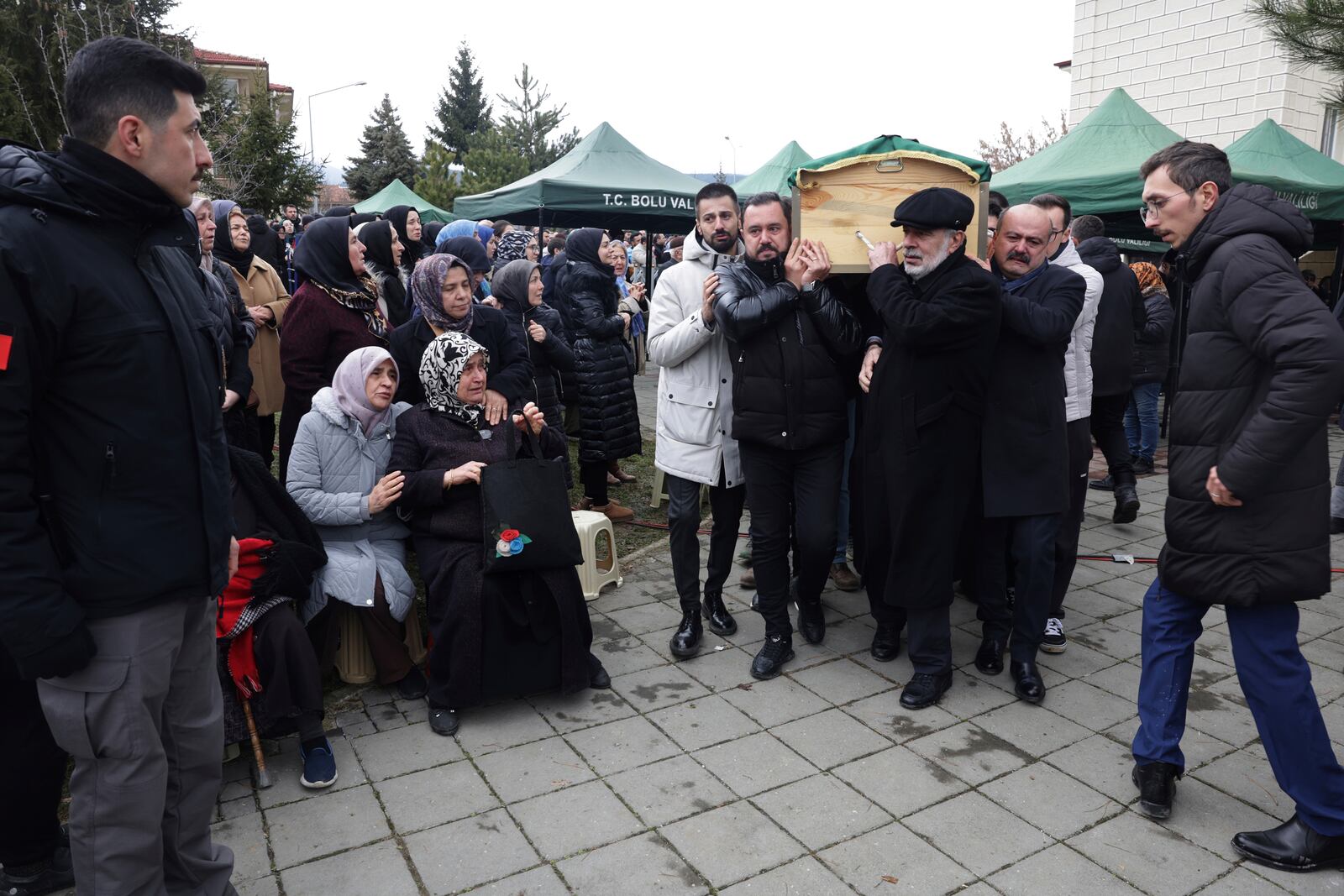 Relatives carry the coffin of one of the members of the Gultekin family during their funeral at the Kalici Konutlar Merkez mosque in Bolu, northwest Turkey, on Wednesday, Jan. 22, 2025. Eight members of the Gultekin family died in a fire that broke out at the Kartalkaya ski resort in Bolu province. (Adem Altan/Pool Photo via AP)