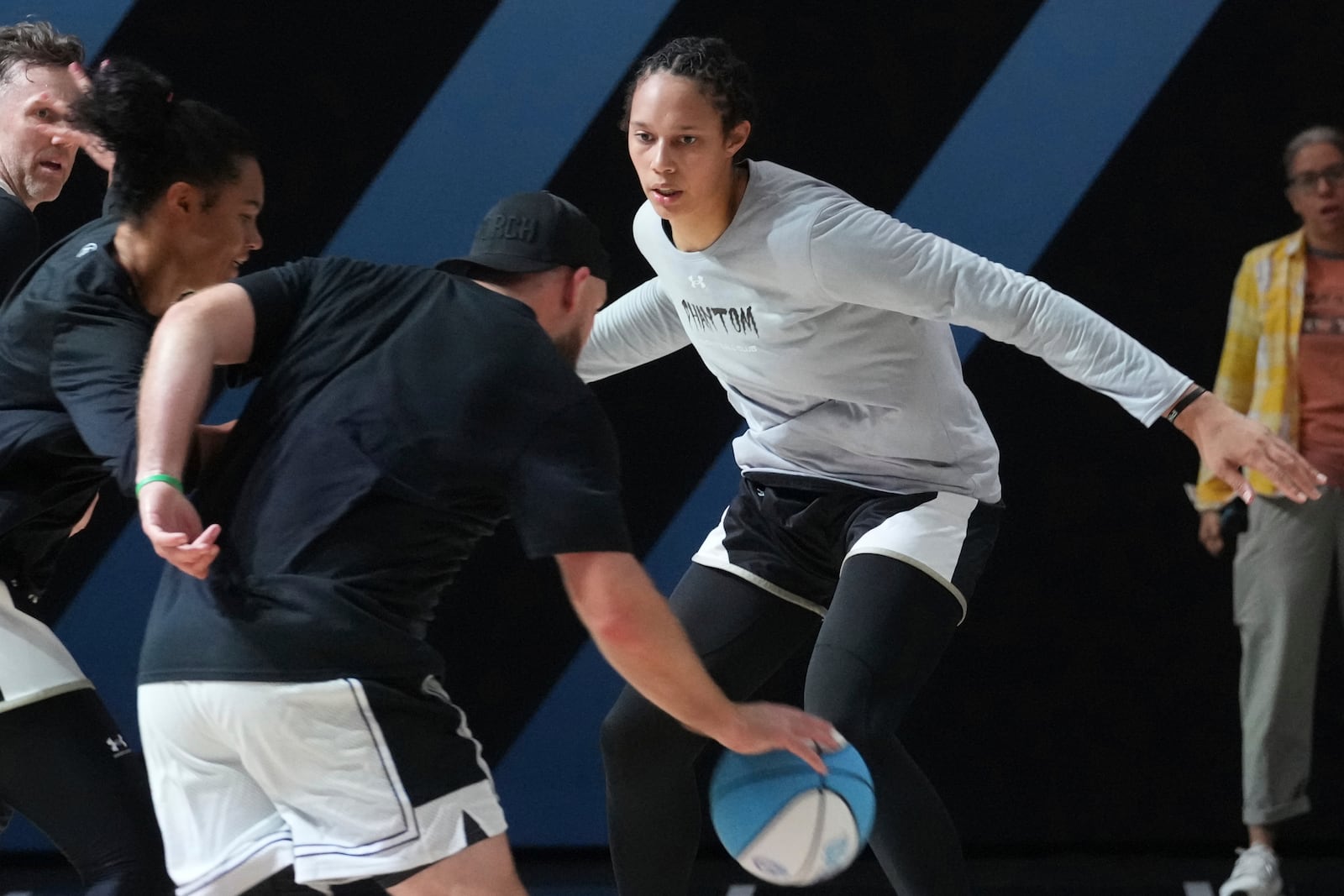 Phantom's Brittney Griner, practices defensive plays, Thursday, Jan. 16, 2025, in Medley, Fla. (AP Photo/Marta Lavandier)