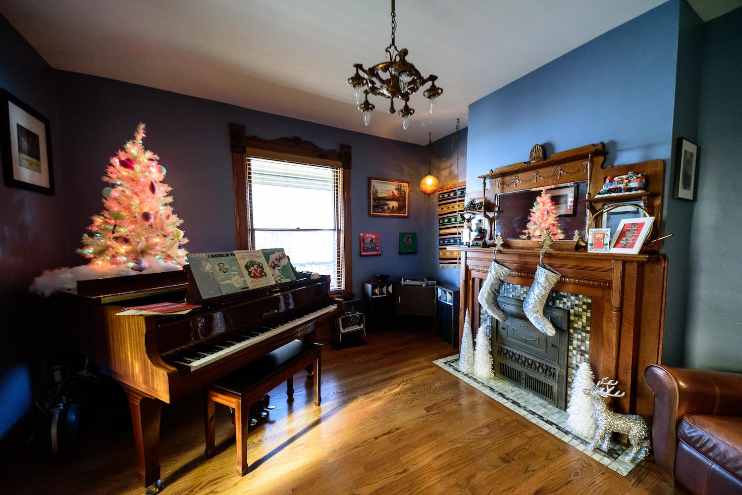 PHOTOS: A Dickens of a Christmas St. Anne’s Hill Holiday Home Tour 2024