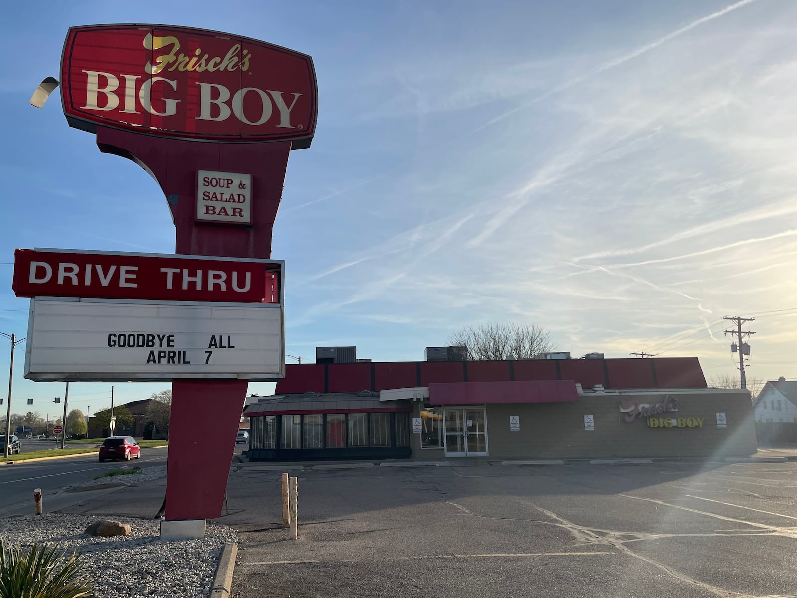 The Frisch’s Big Boy restaurant located at 4830 S. Dixie Drive in Moraine is “permanently closed,” according to a sign posted at the restaurant. NATALIE JONES/STAFF