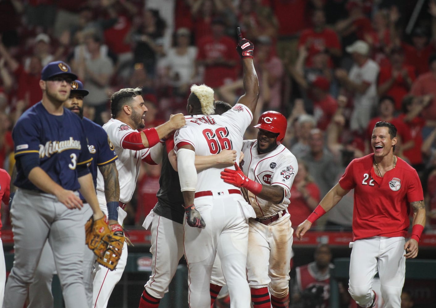 Photos: Reds beat Brewers on wild play in 11th