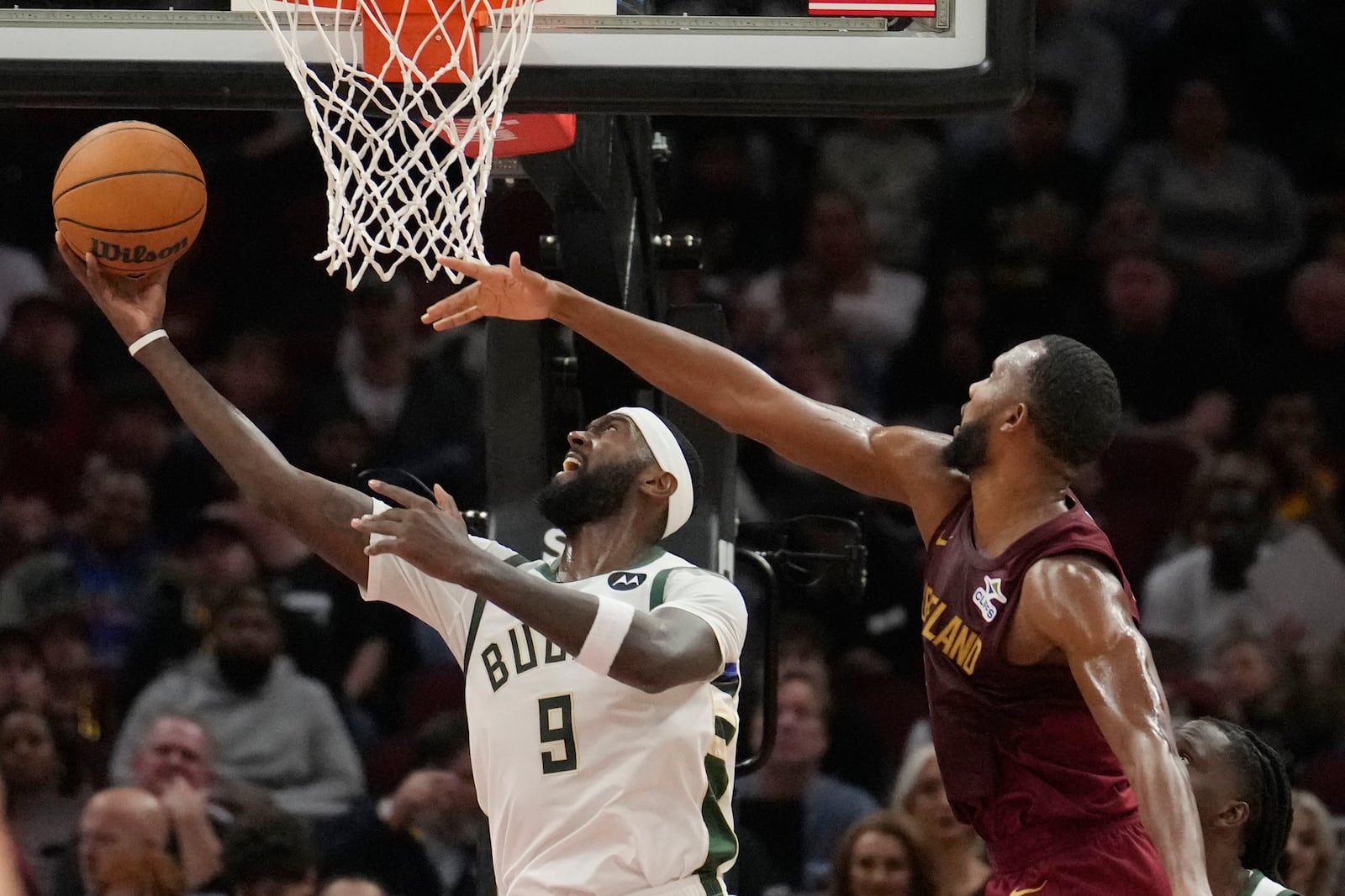 Milwaukee Bucks forward Bobby Portis Jr. (9) shoot in front of Cleveland Cavaliers forward Evan Mobley, right, in the first half of an NBA basketball game, Monday, Nov. 4, 2024, in Cleveland. (AP Photo/Sue Ogrocki)