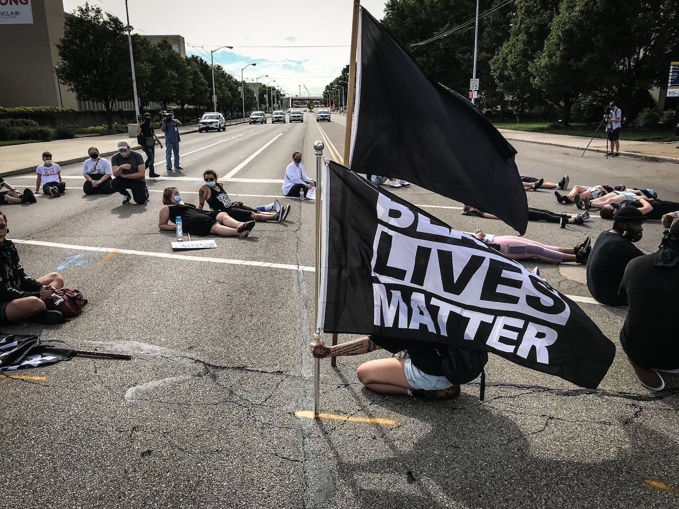 Protesters blocking third st. In front of court building