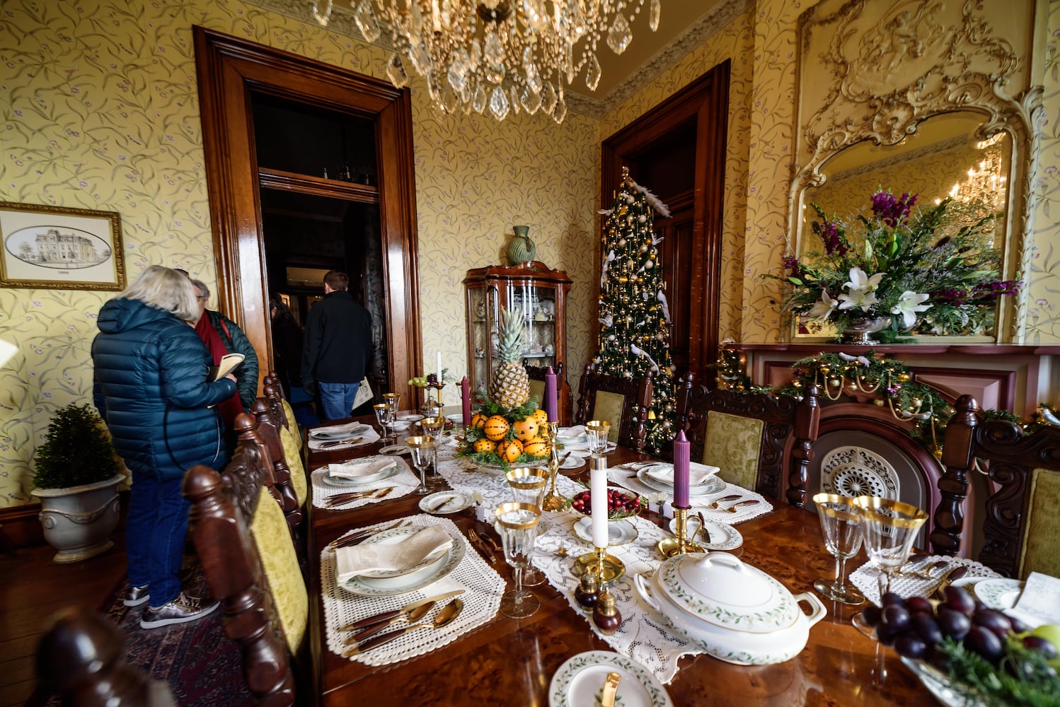 PHOTOS: A Dickens of a Christmas St. Anne’s Hill Holiday Home Tour 2024