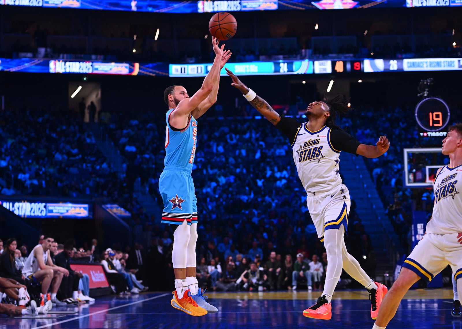 Shaq's OGs' Stephen Curry shoots a 3-point basket past Candace's Rising Stars' Stephon Castle during Game 2 of the NBA All-Star basketball game in San Francisco, on Sunday, Feb. 16, 2025. (Jose Carlos Fajardo/Bay Area News Group via AP)