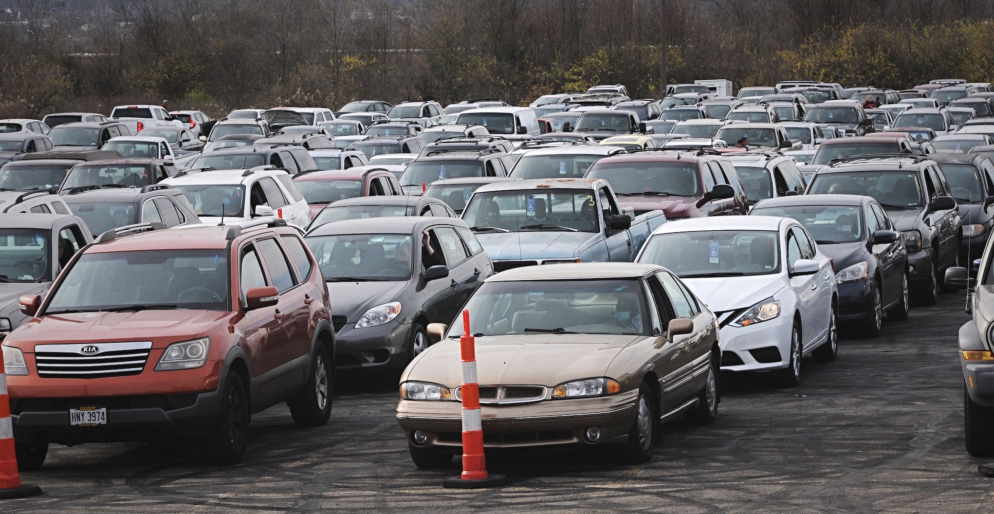 Free turkey giveaway attracts lot full of cars