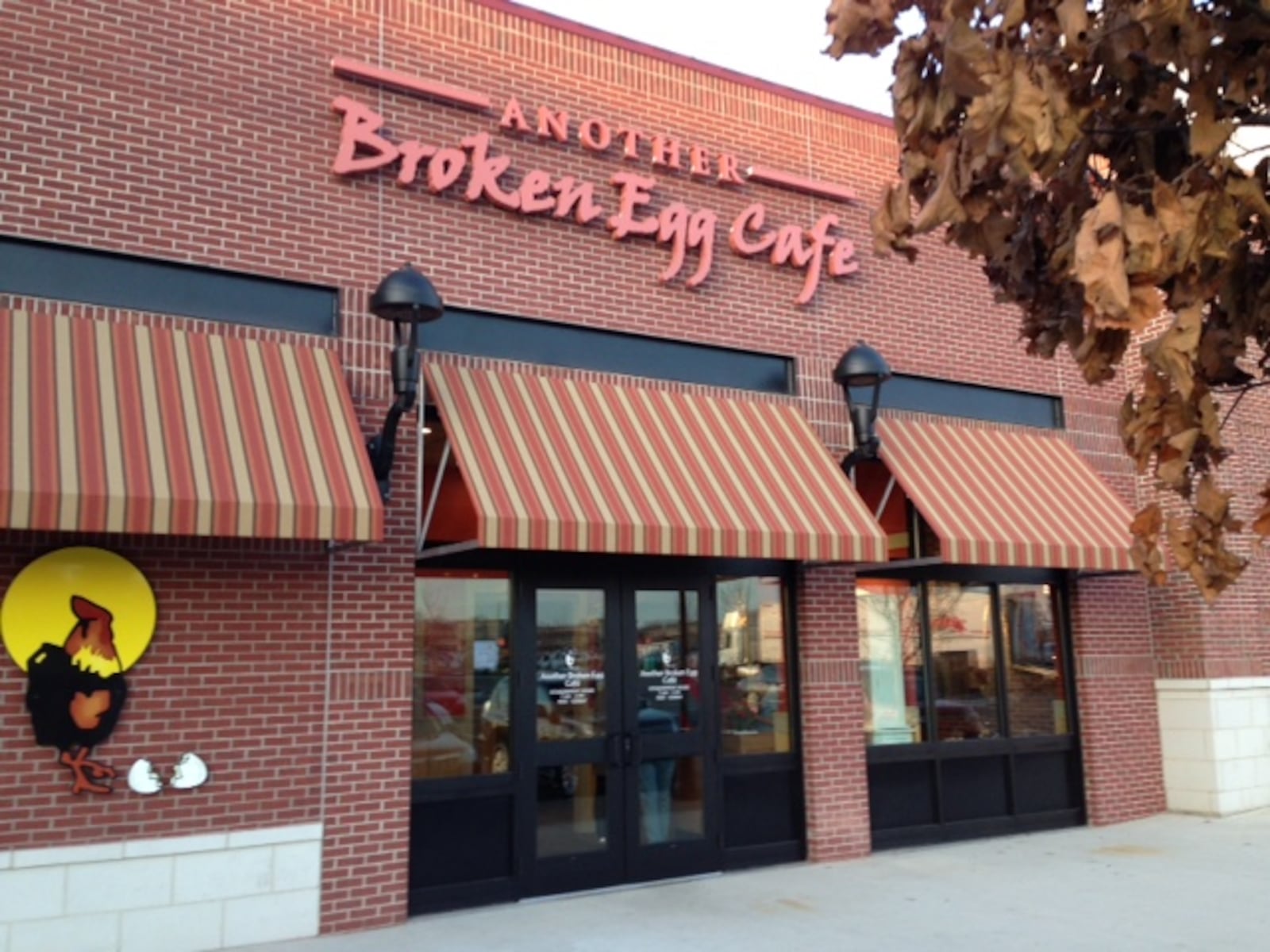 Another Broken Egg breakfast and lunch restaurant open at Austin Landing in Miami Twp. MARK FISHER/STAFF