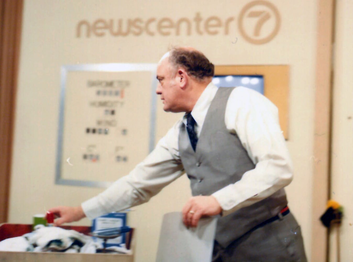 Gordon Jump plays weatherman in the WHIO studio