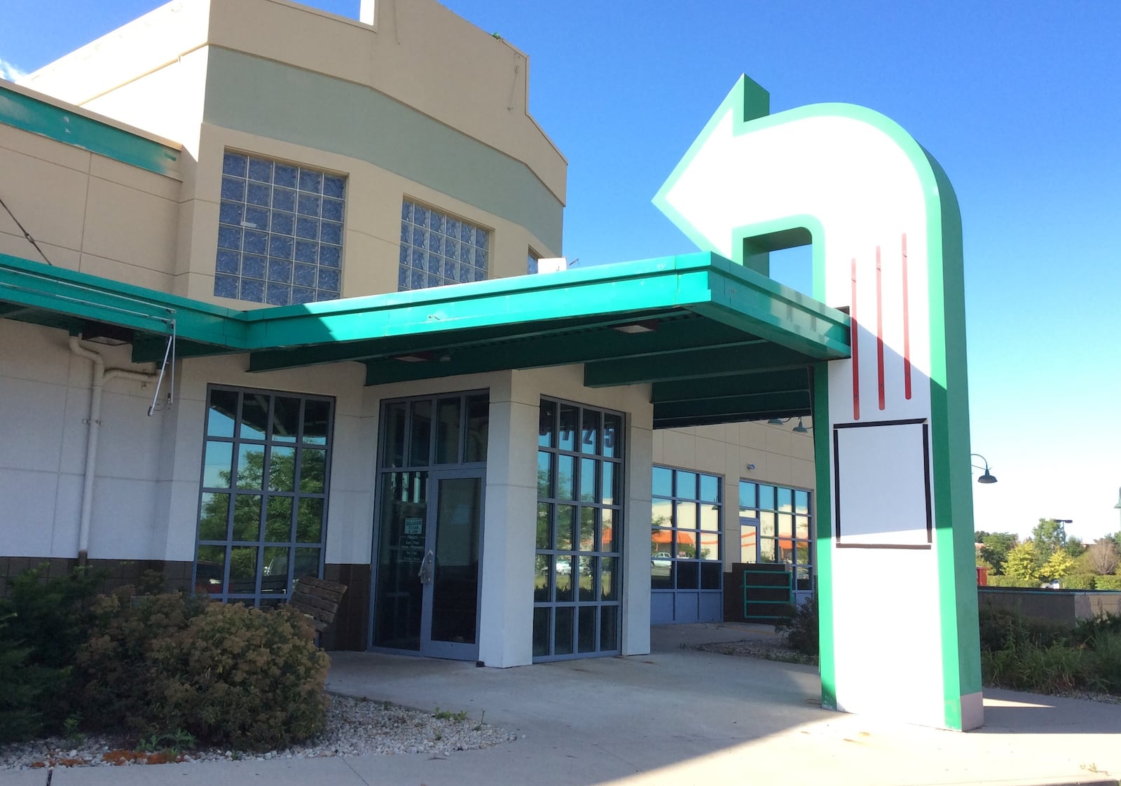 Quaker Steak & Lube off of Colonel Glenn Highway shut down in 2015, and became the Wandering Griffin Brewpub the following year. MARK FISHER/STAFF