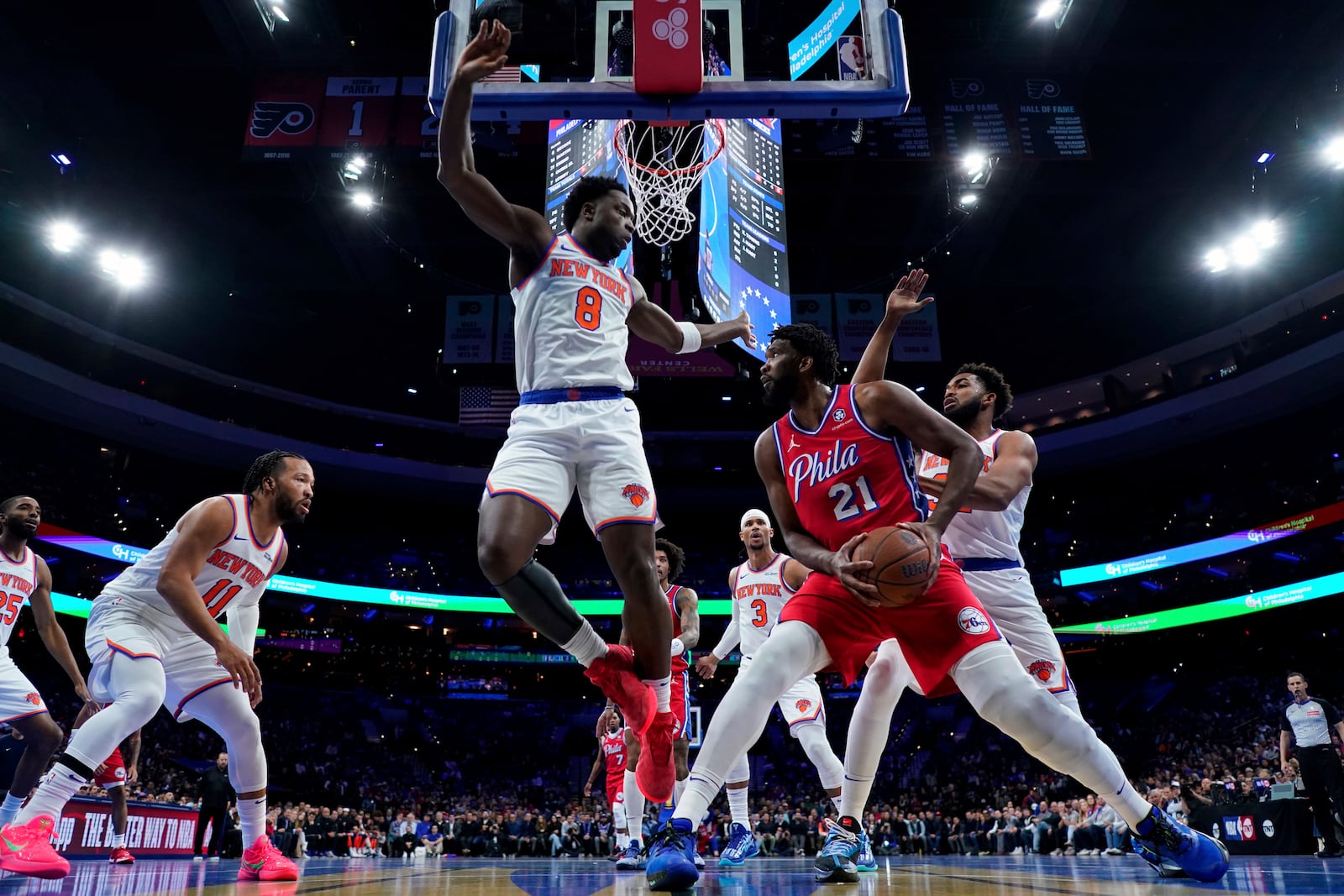 Philadelphia 76ers' Joel Embiid (21) tries to get past New York Knicks' OG Anunoby (8) and Karl-Anthony Towns during the first half of an Emirates NBA Cup basketball game, Tuesday, Nov. 12, 2024, in Philadelphia. (AP Photo/Matt Slocum)