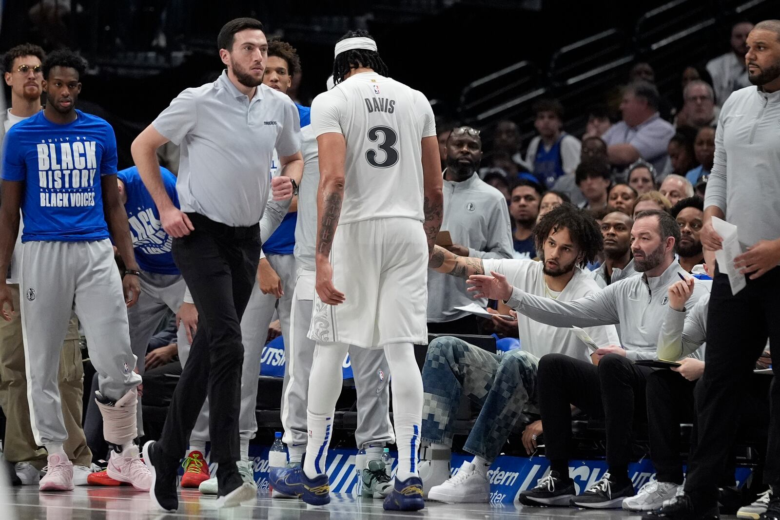 Dallas Mavericks forward Anthony Davis (3) leaves the game during the third quarter of an NBA basketball game against the Dallas Mavericks Saturday, Feb. 8, 2025, in Dallas. (AP Photo/LM Otero)