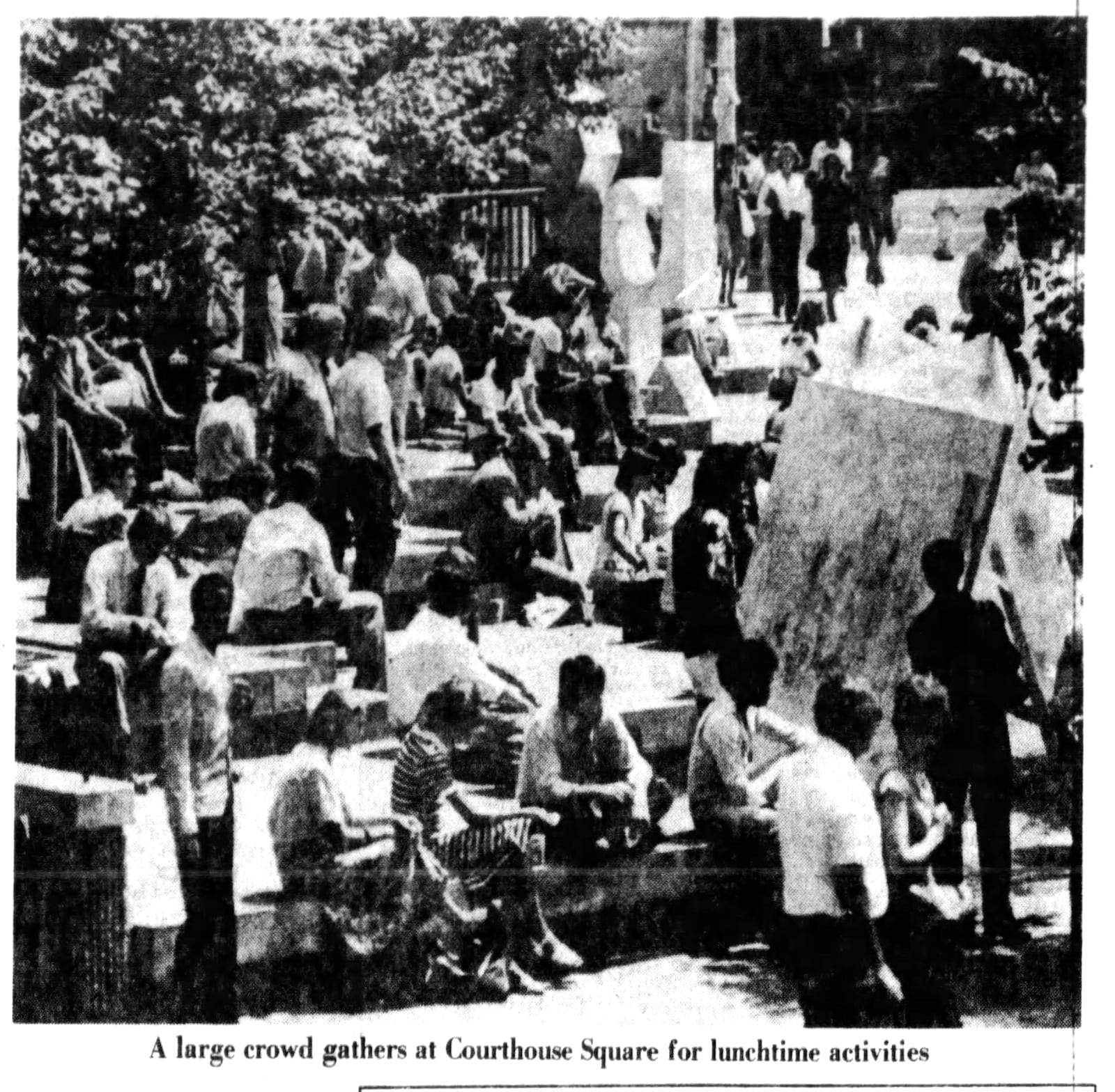 July 13, 1980: Large crowds gather at Courthouse Square for daily lunch. DAYTON DAILY NEWS ARCHIVES