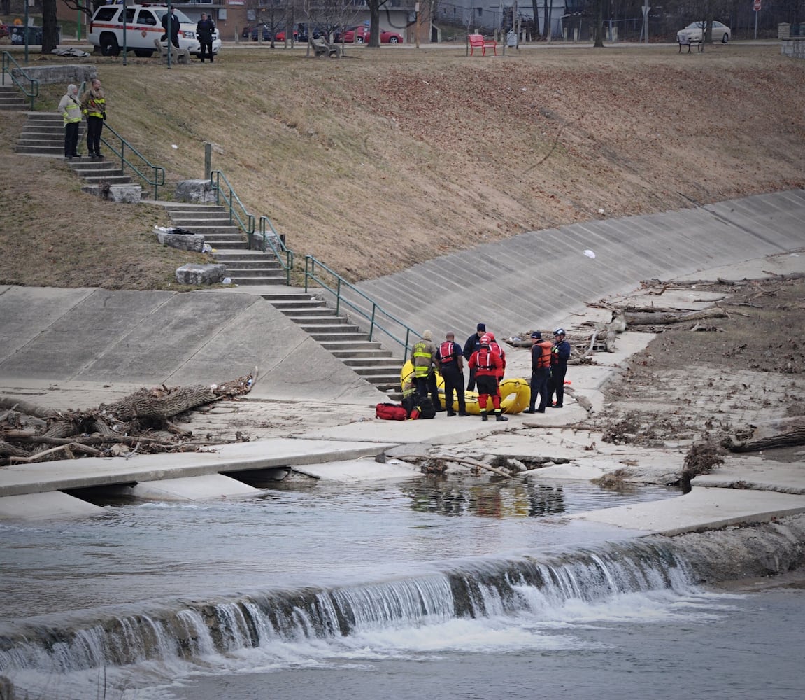 Vehicle pulled from Great Miami River in Dayton