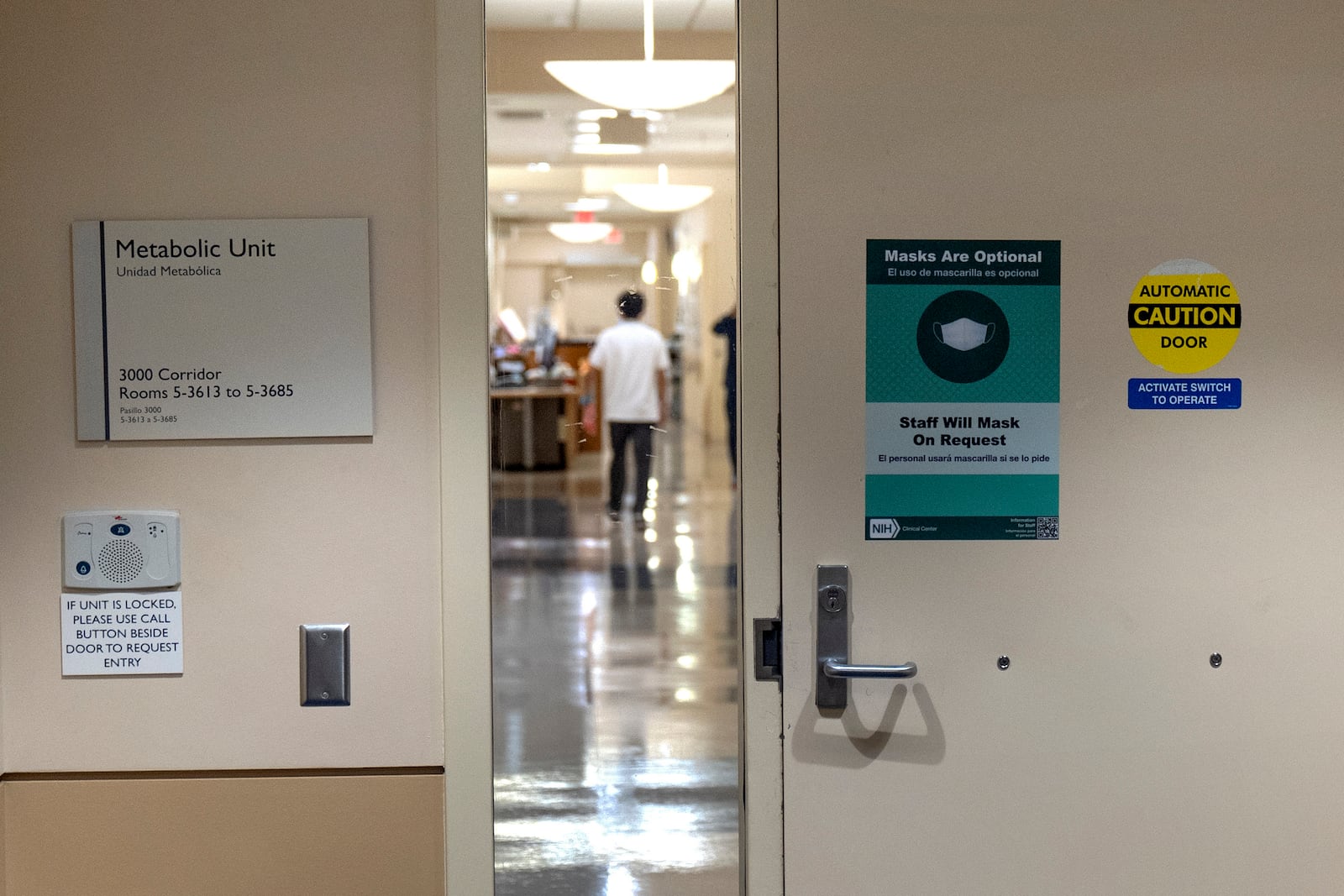 A worker walks down a corridor of a hospital unit where college student and research subject Sam Srisatta lives as part of a study on the health effects of ultraprocessed foods at the National Institutes of Health in Bethesda, Md., on Thursday, Oct. 31, 2024. (AP Photo/Mark Schiefelbein)