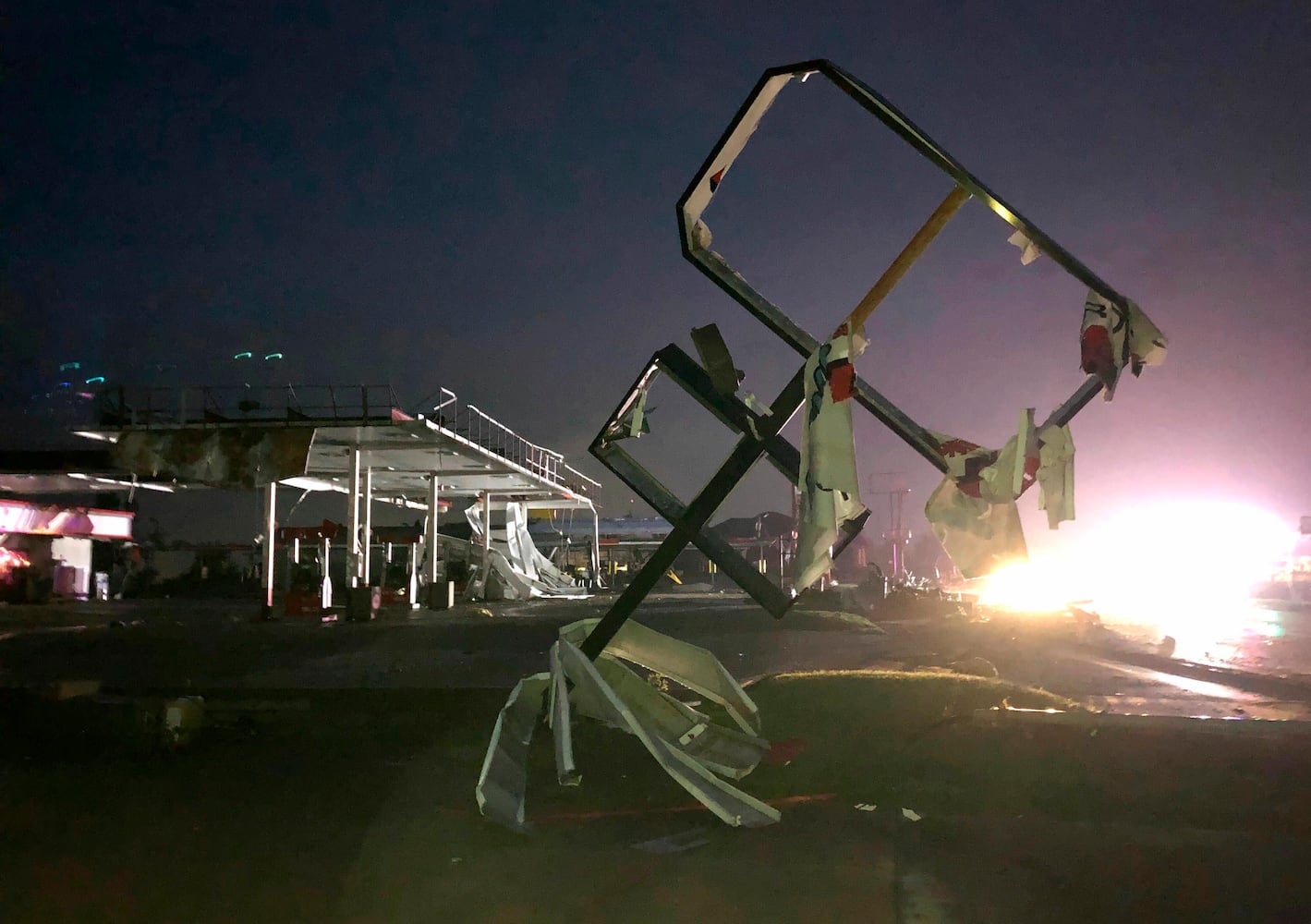 Photos: Deadly tornadoes sweep through Missouri