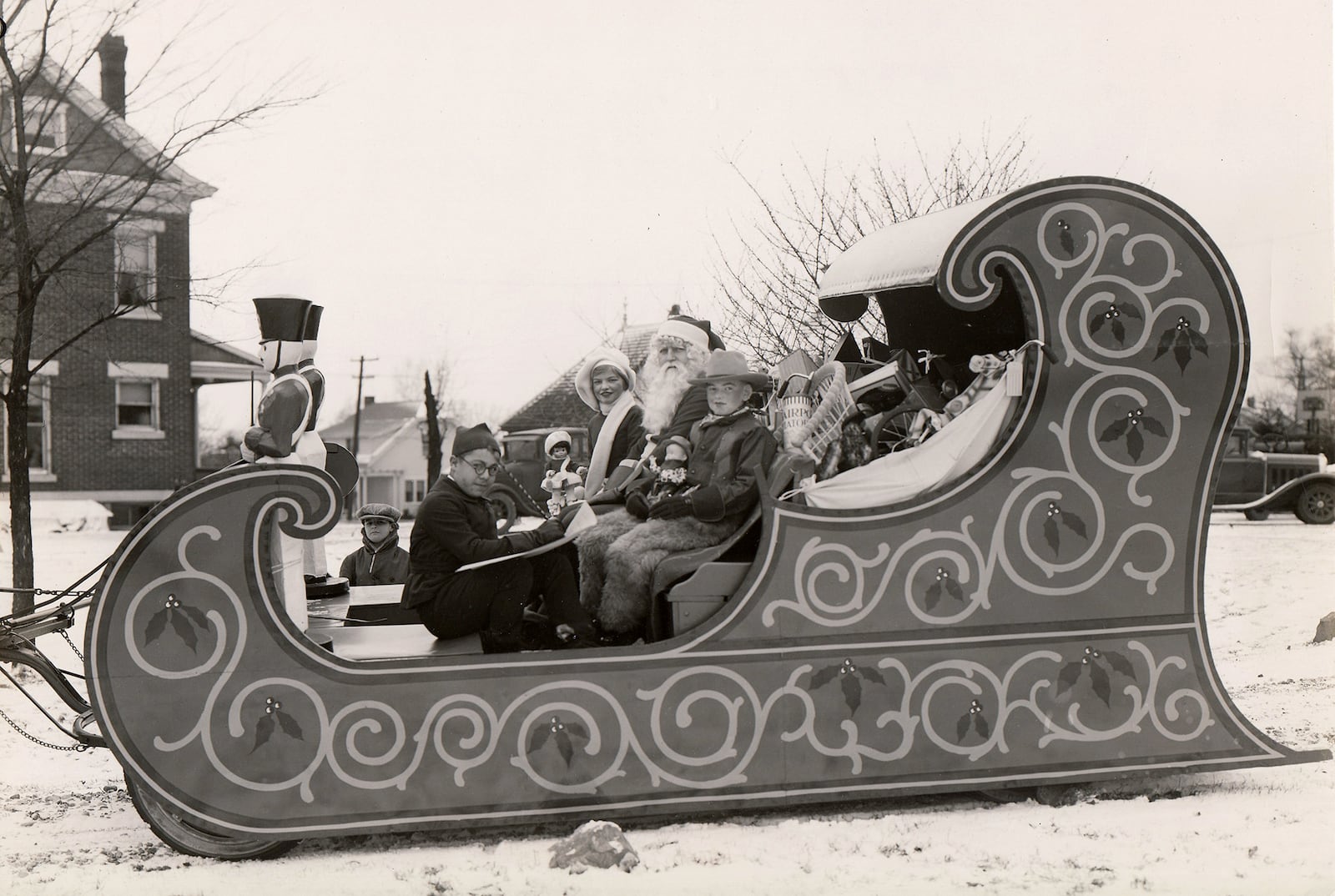 Dayton's Rike's Department Store held a Thanksgving Day Parade in Dayton from 1923 to 1942. The annual tradition ended when World War II began.  RIKEâS HISTORICAL COLLECTION, SPECIAL COLLECTIONS & ARCHIVES, WRIGHT STATE UNIVERSITY