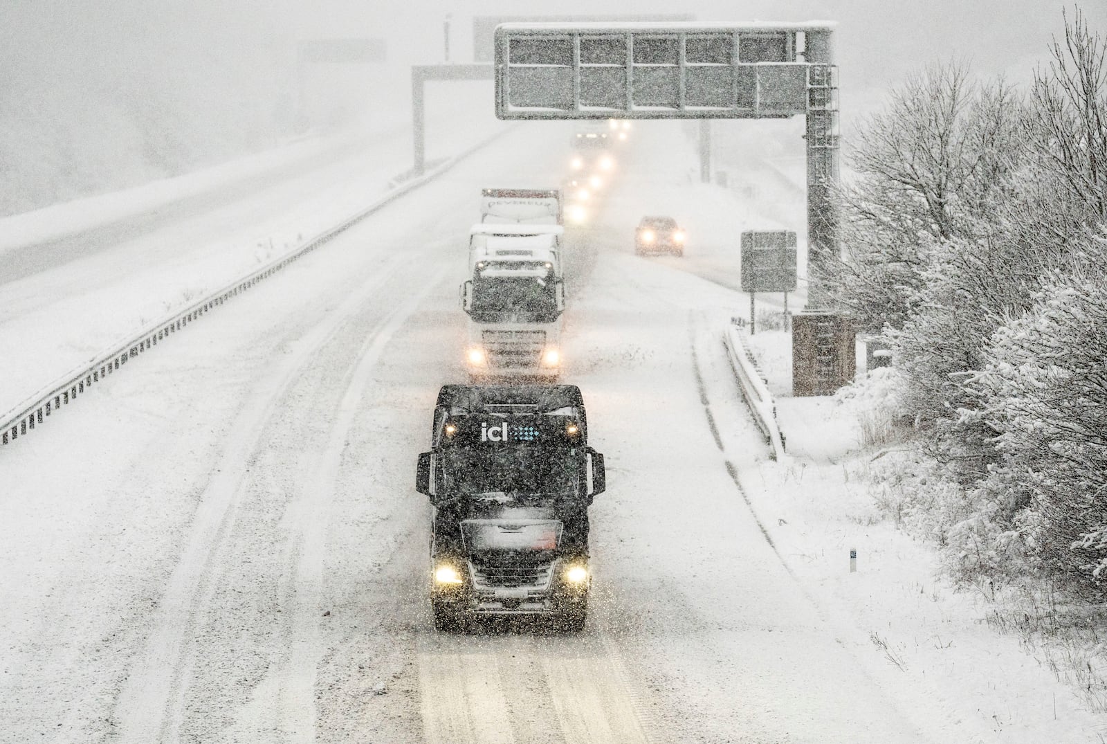 Vehicles on the A1(M) near Hopperton, north England, Sunday Jan. 5, 2025, as heavy overnight snow causes disruption across the UK as the cold start to the new year continues. (Danny Lawson/PA via AP)