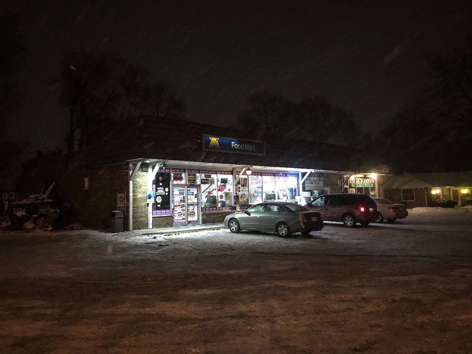 An armed robbery suspect demanded cash and grabbed a bottle of wine and handful of candy Jan. 3, 2018, before fleeing from the AmeriStop Food Mart on Maple Avenue in Fairborn.