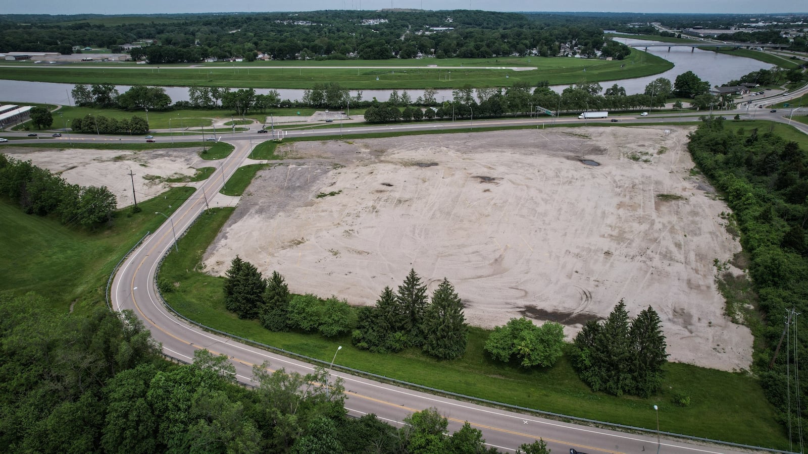 A river district is being proposed along the Great Miami River in West Carrollton off of East Central Avenue. The proposal includes new development, a whitewater park and riverfront housing. In the foreground is the vacant former Roberds Carrollton Plaza. JIM NOELKER/STAFF