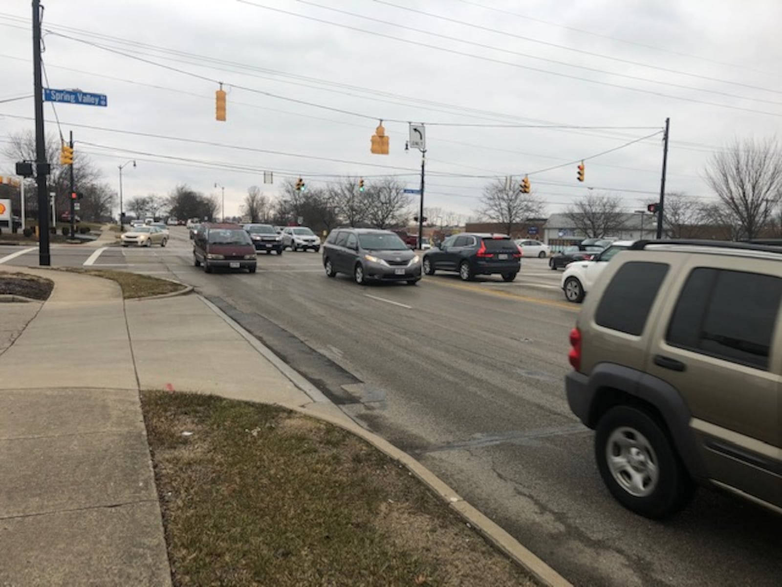 About 23,500 vehicles on average travel daily through the intersection of Ohio 48 and Spring Valley Pike in Centerville, according to state records. NICK BLIZZARD/STAFF