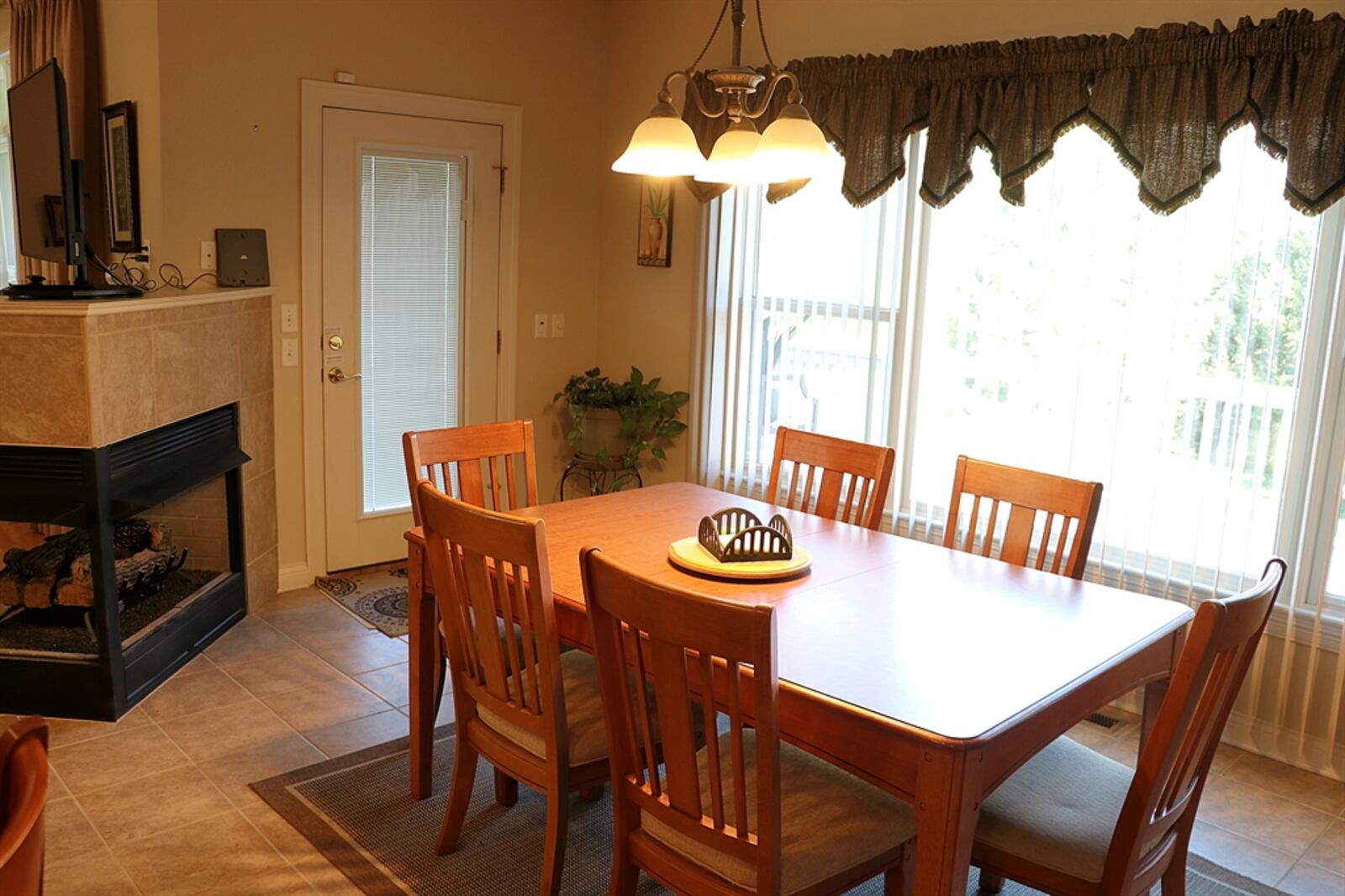 A picture window in the breakfast room looks out over the backyard.