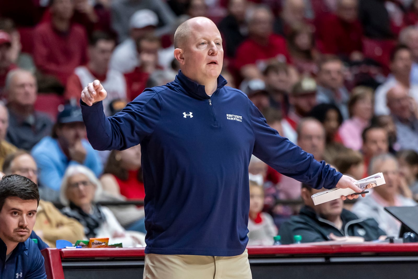 Kent State head coach Rob Senderoff reacts to a play during the first half of an NCAA college basketball game against Alabama, Sunday, Dec. 22, 2024, in Tuscaloosa, Ala. (AP Photo/Vasha Hunt)