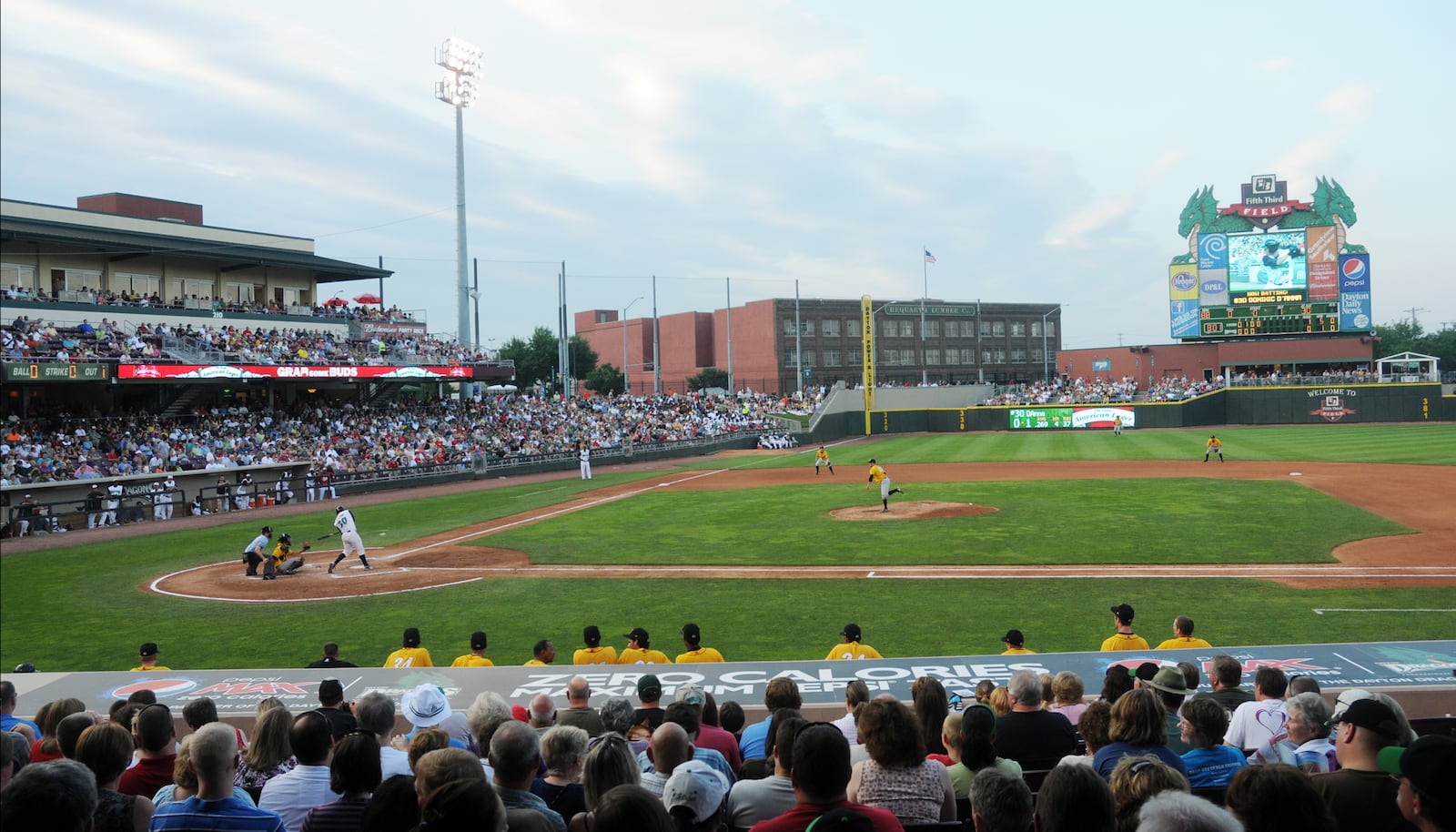 The loyal fans for of the Dayton Dragons made tonights game  the 814th consecutive sell out crowd. This ties the record held by the Portland Trailblazers in Professional Sports