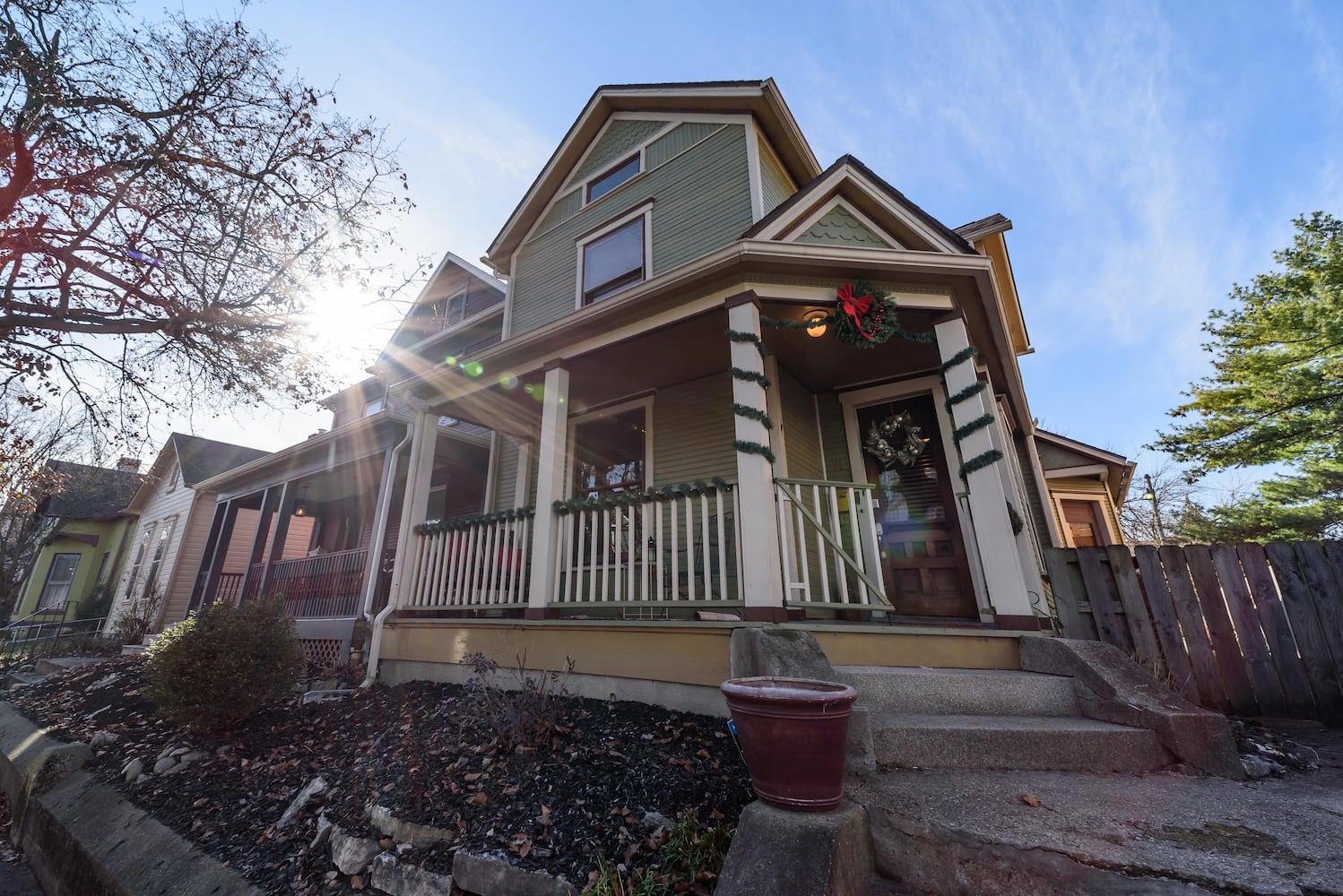 PHOTOS: A Dickens of a Christmas St. Anne’s Hill Holiday Home Tour 2024