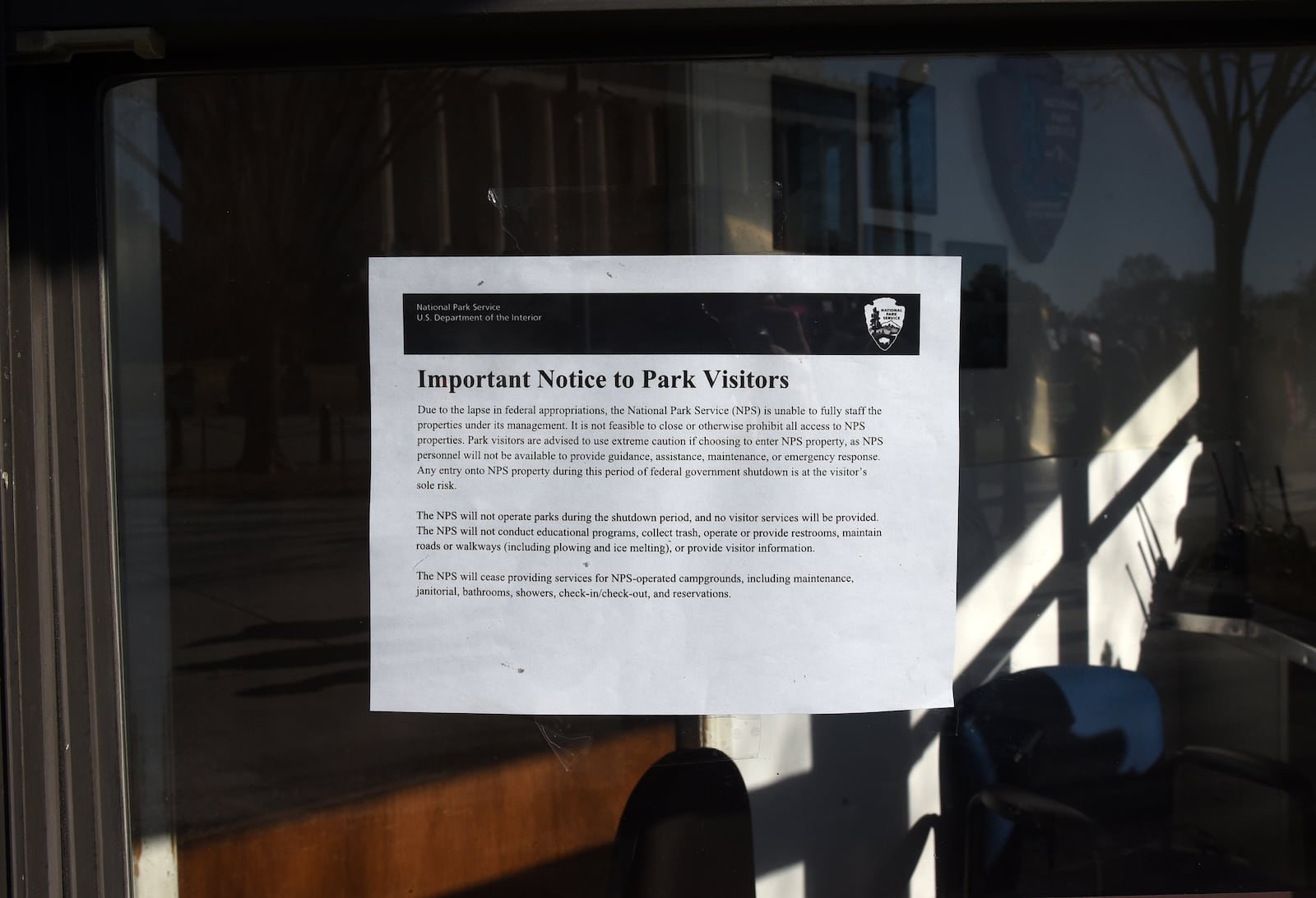 A notice for visitors is left at an information booth near the Lincoln Memorial on Saturday, Jan. 20, 2018, after a short-term spending bill vote failed Friday night, sending the government into a shutdown on the one-year anniversary of President Trump’s inauguration, in Washington, D.C. (Olivier Douliery/Abaca Press/TNS)