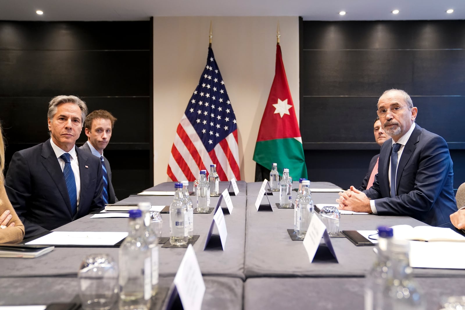 U.S. Secretary of State Antony Blinken meets with Jordanian Foreign Minister Ayman Safadi in London Britain, Friday, Oct. 25, 2024. (Nathan Howard/Pool photo via AP)