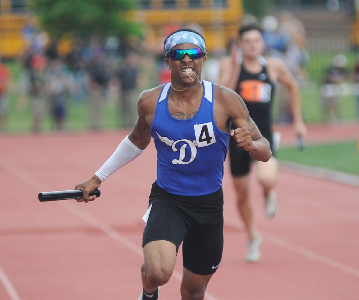 PHOTOS: State track and field, Day 1, D-II running, D-III field