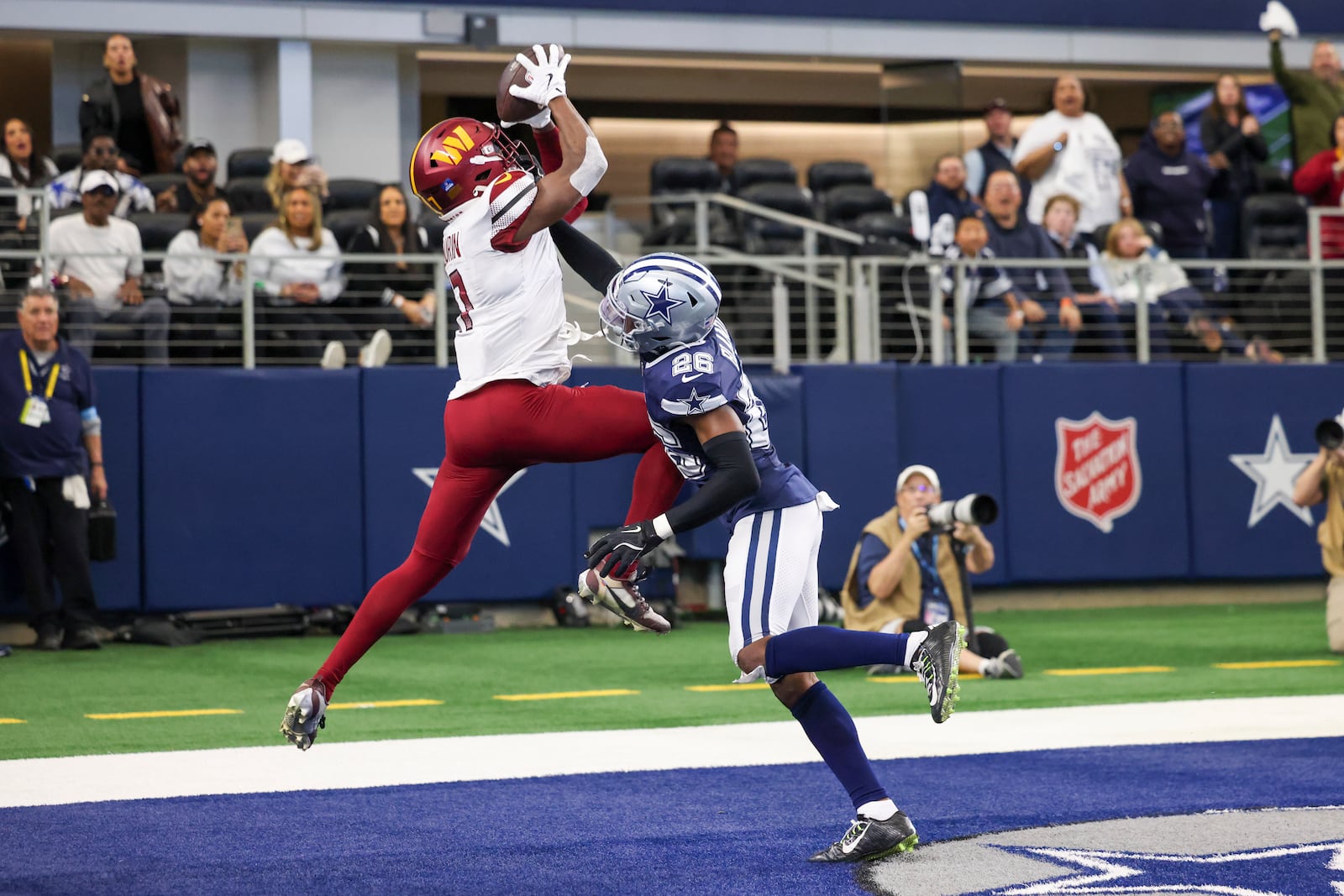 Washington Commanders wide receiver Terry McLaurin, left, goes up to make a touchdown catch against Dallas Cowboys cornerback DaRon Bland during the second half of an NFL football game, Sunday, Jan. 5, 2025, in Arlington, Texas. The Commanders won 23-19. (AP Photo/Gareth Patterson)