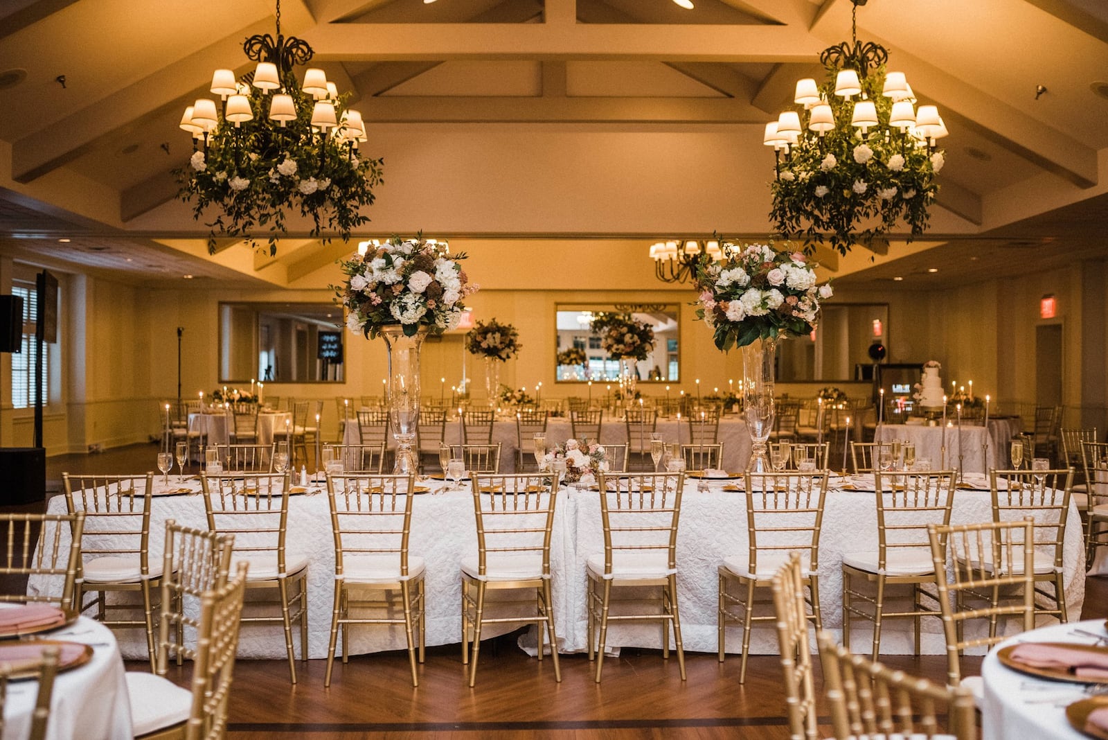 A wedding at Moraine Country Club by Samantha Joy Events. Chelsea Hall Photography