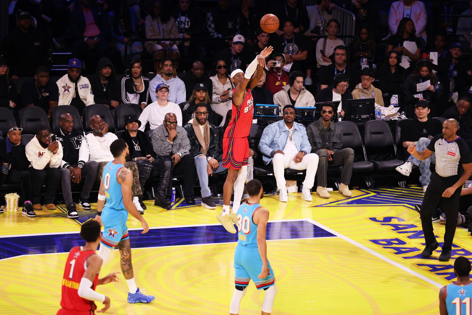 Oklahoma City Thunder guard Shai Gilgeous-Alexander shoots during the NBA All-Star basketball game Sunday, Feb. 16, 2025, in San Francisco. (AP Photo/Jed Jacobsohn)