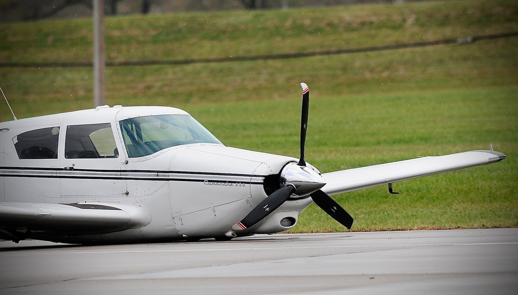 Plane lands on belly