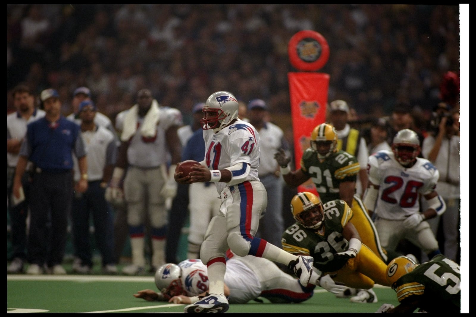 26 Jan 1997: Running back Keith Byars of the New England Patriots moves the ball during Super Bowl XXXI against the Green Bay Packers at the Superdome in New Orleans, Louisiana. The Packers won the game, 35-21.