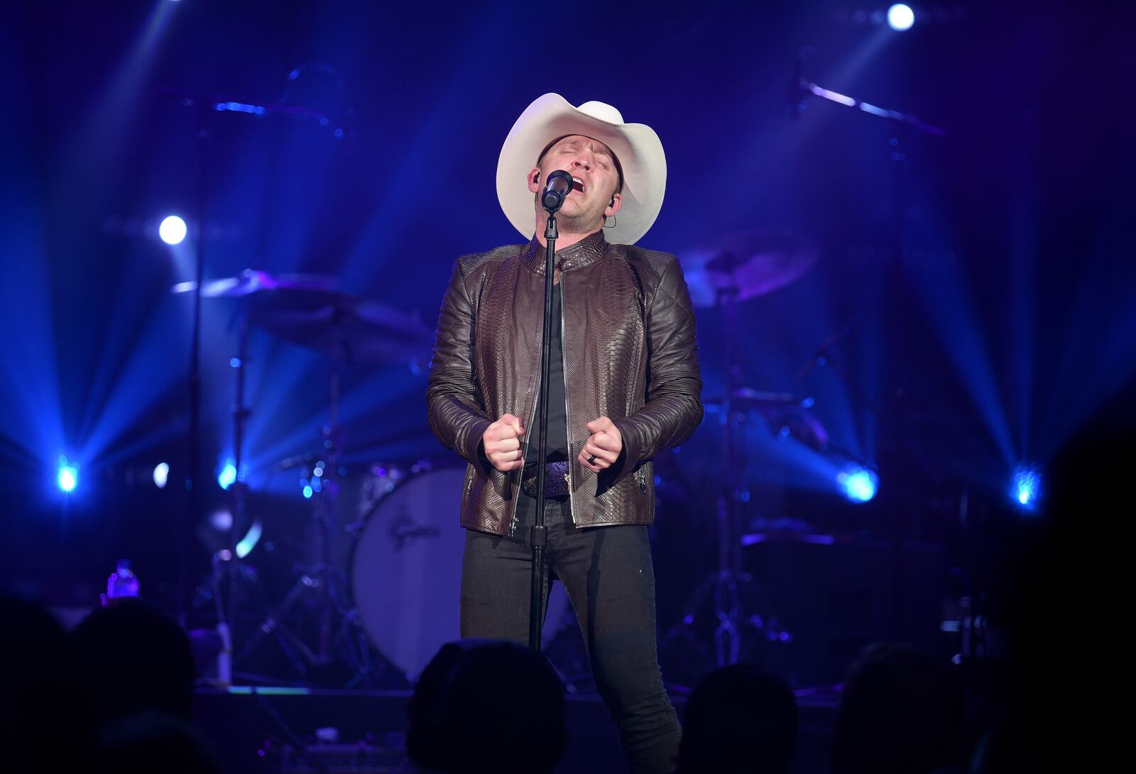 NASHVILLE, TN - MAY 02:  Country artist Justin Moore performs at Ryman Auditorium on May 2, 2018 in Nashville, Tennessee.  (Photo by Jason Kempin/Getty Images)