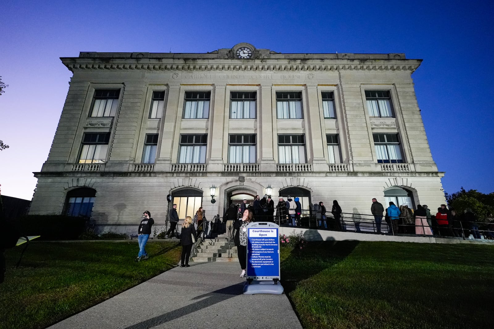 Spectators line up to enter the Carroll County Courthouse for the trail of Richard Allen, accused of the slayings of two teenage girls in 2017, is set to begin in Delphi, Ind., Friday, Oct. 18, 2024. (AP Photo/Michael Conroy)