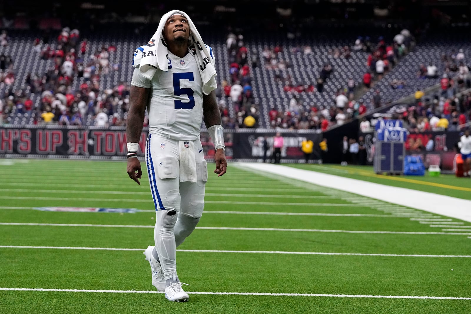 Indianapolis Colts quarterback Anthony Richardson walks off the field after an NFL football game against the Houston Texans, Sunday, Oct. 27, 2024, in Houston. The Texans won 23-20. (AP Photo/Tony Gutierrez)